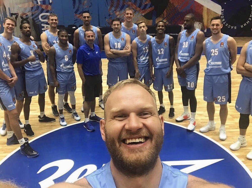 twitter.com/zenitbasket 

