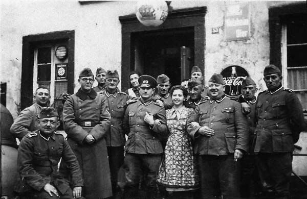 Нацисты и логотип Колы