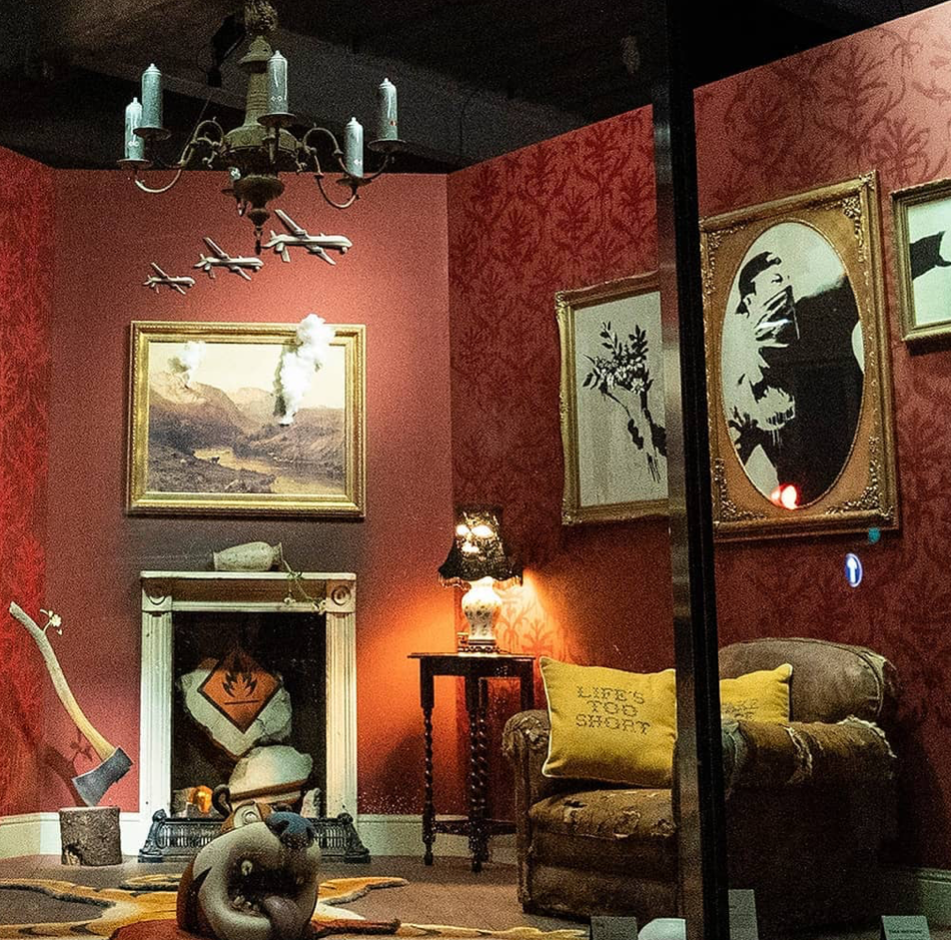 Шоурум Бэнкси на ярмарке Freeze / Источник: Instagram @banksy 