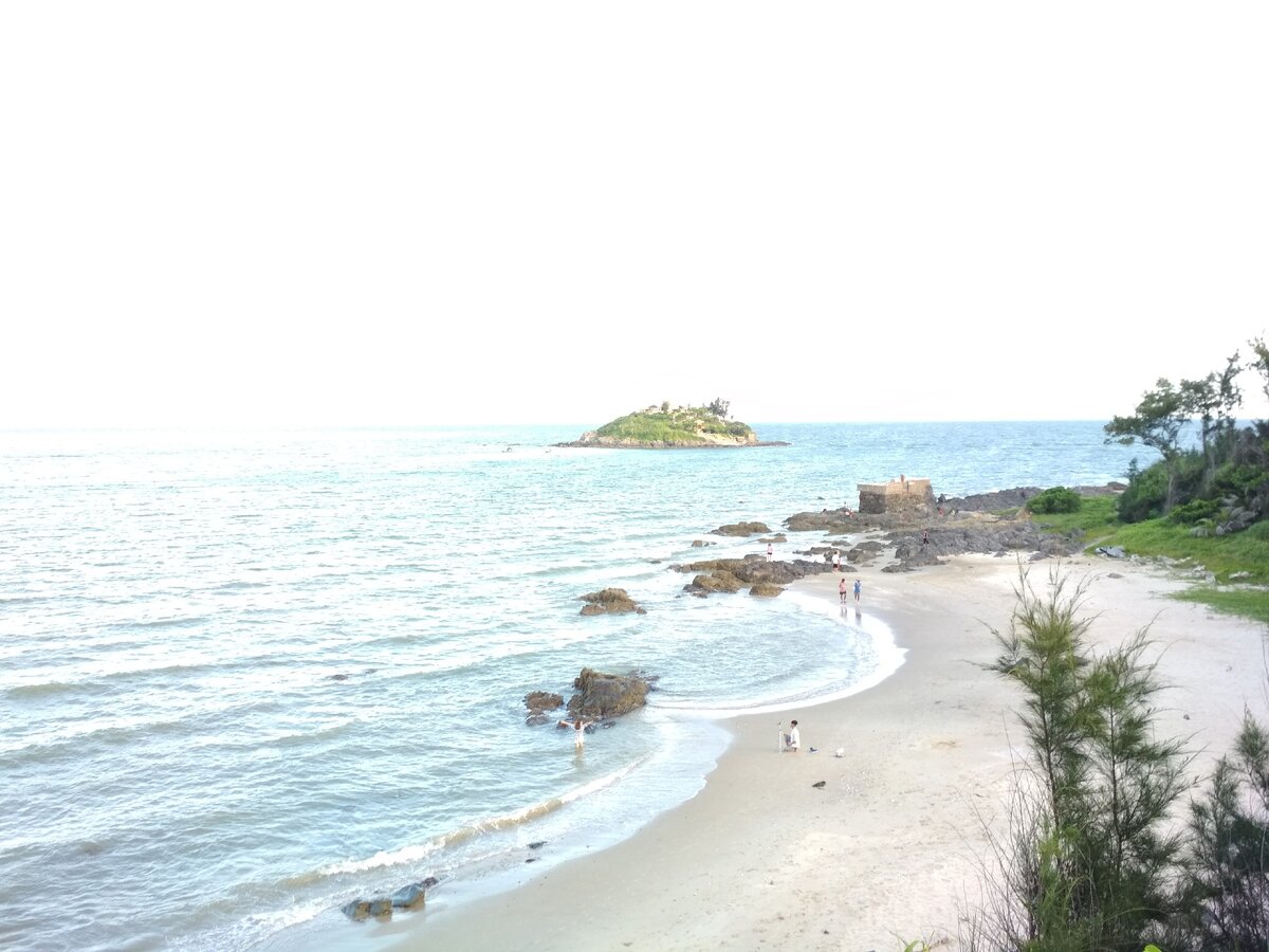 Пляж Байсай в Вунгтау (остров с пагодой)