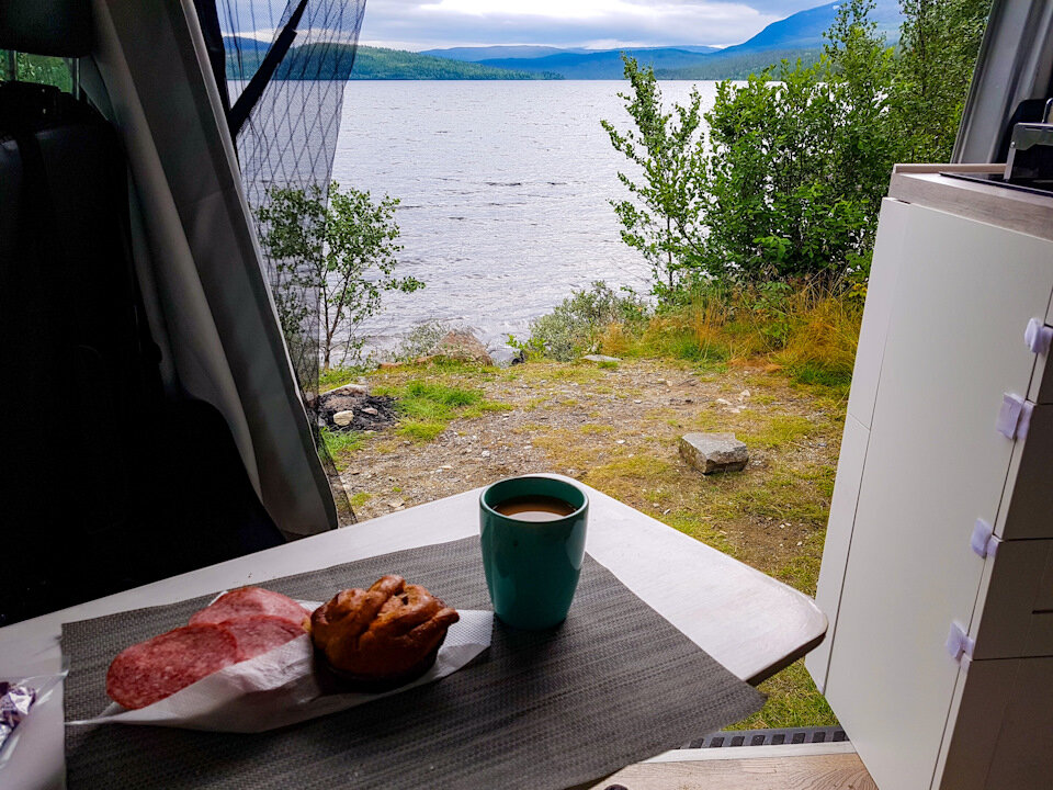 В таких местах завтрак особенно прекрасен