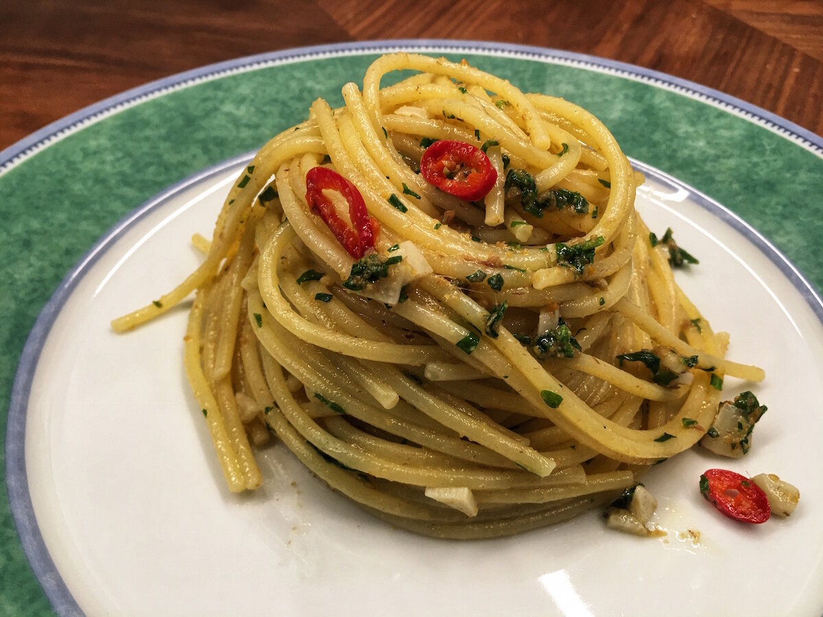 Паста с оливковым маслом, чесноком и острым перцем