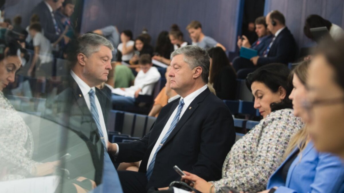 Порошенко назвал «феерической дуростью» подозрение в узурпации властиPr Scr twitter.com
