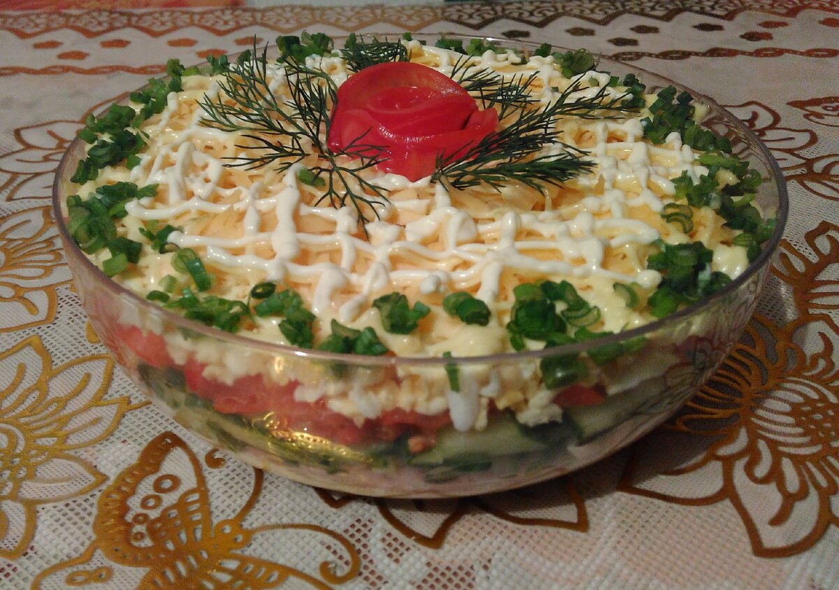 Салат красотка с курицей