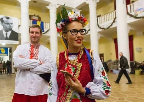 На фоне портрета Бандеры... А как упоротые-то рады!