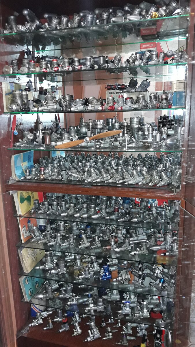 В коллекции  собраны  микродвигатели разных стран и фирм. А так же спортивные и  производственные "самоделки".