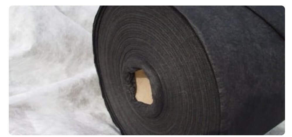 Вот им я накрываю клубнику.