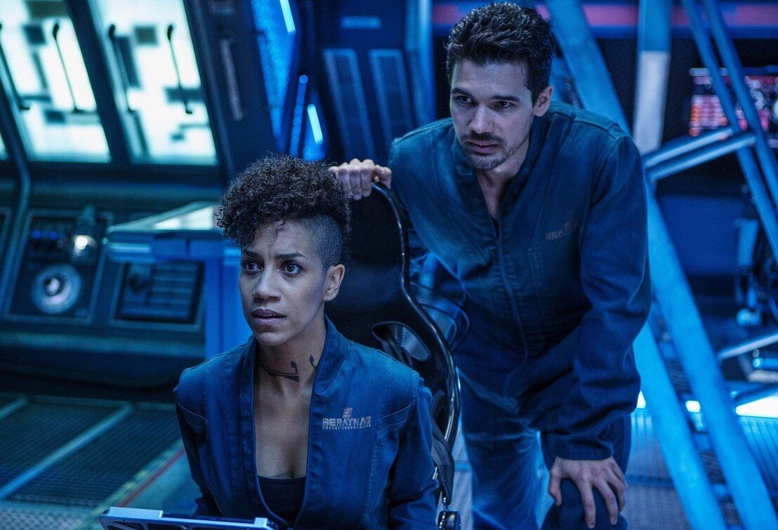 Глубокий космос суров и безжалостен. Нужно быть готовым ко всему. В сложных ситуациях становится ясно, кто чего стоит (кадр из сериала "The Expanse")