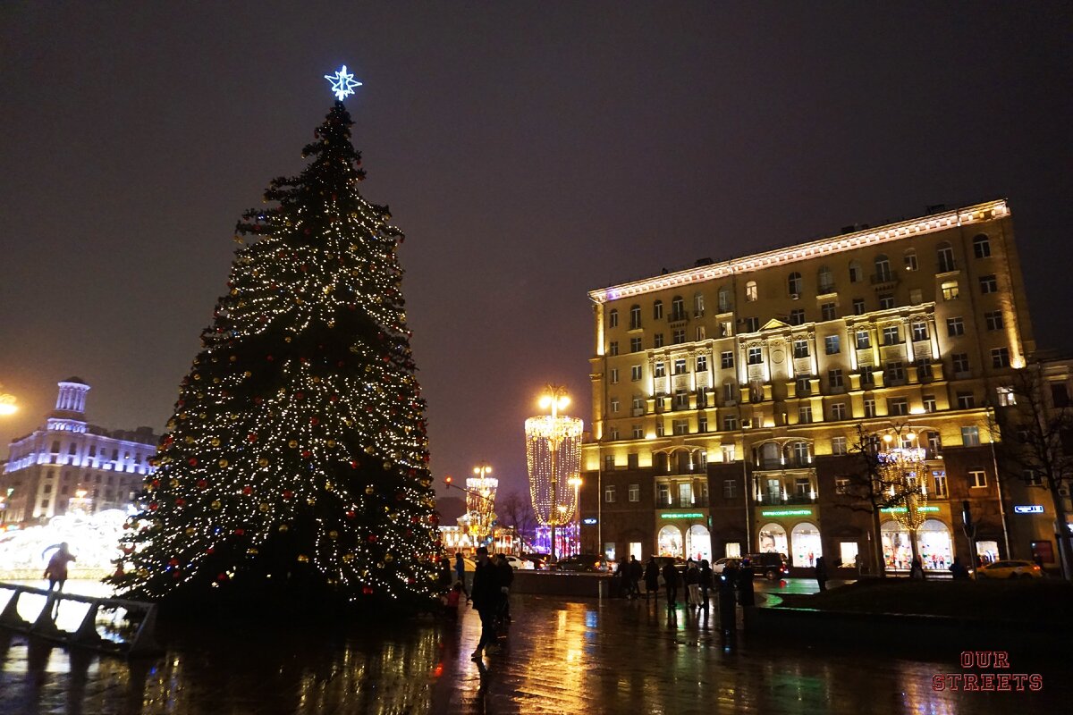 Тверская ул. 19. Здание построено в 1948 году.