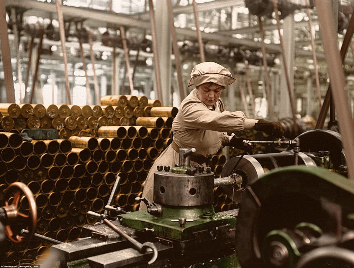 работаю на военном заводе. женщина на фабрике. германия завод сименса 1940. дети заводы в годы вов блокада ленинграда. харьковский завод имени малышева оплот.