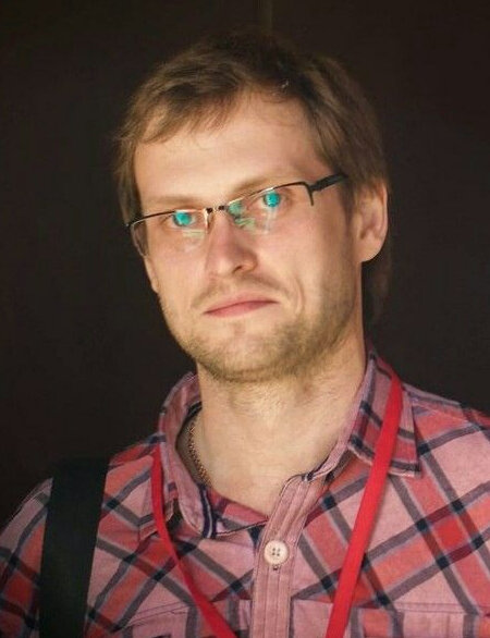 Начинающий геймер Куплинов, без лишнего веса и живота