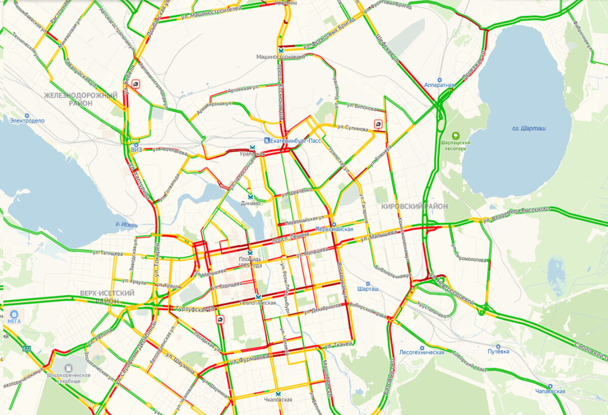 В  конце рабочей недели или в предпраздничные дни, зачастую дороги Екатеринбурга выглядят так