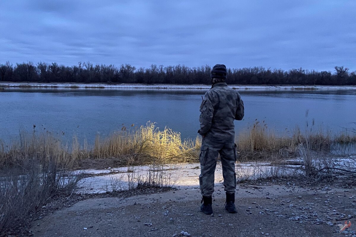 В промзоне нашли заброшенный экскаватор и два крана. Рассказываю, почему они больше никому не нужны