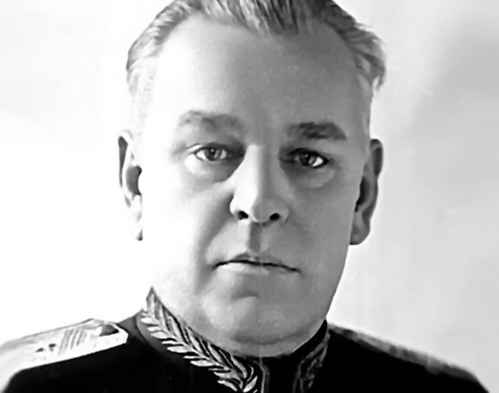 Власик Николай Сидорович - Сотрудник органов государственной безопасности СССР. Начальник охраны и личный телохранитель И. В. Сталина.