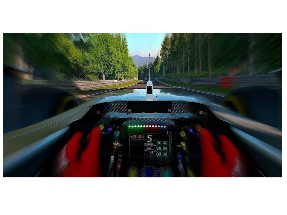 Чувствуешь себя живым Сенной за рулём стремительного болида