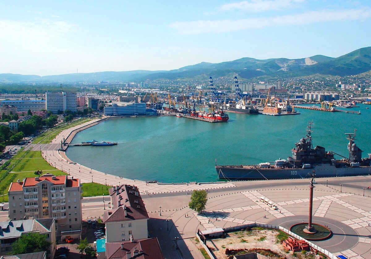 Порт г. Новороссийск (фотография взята из открытых источников)