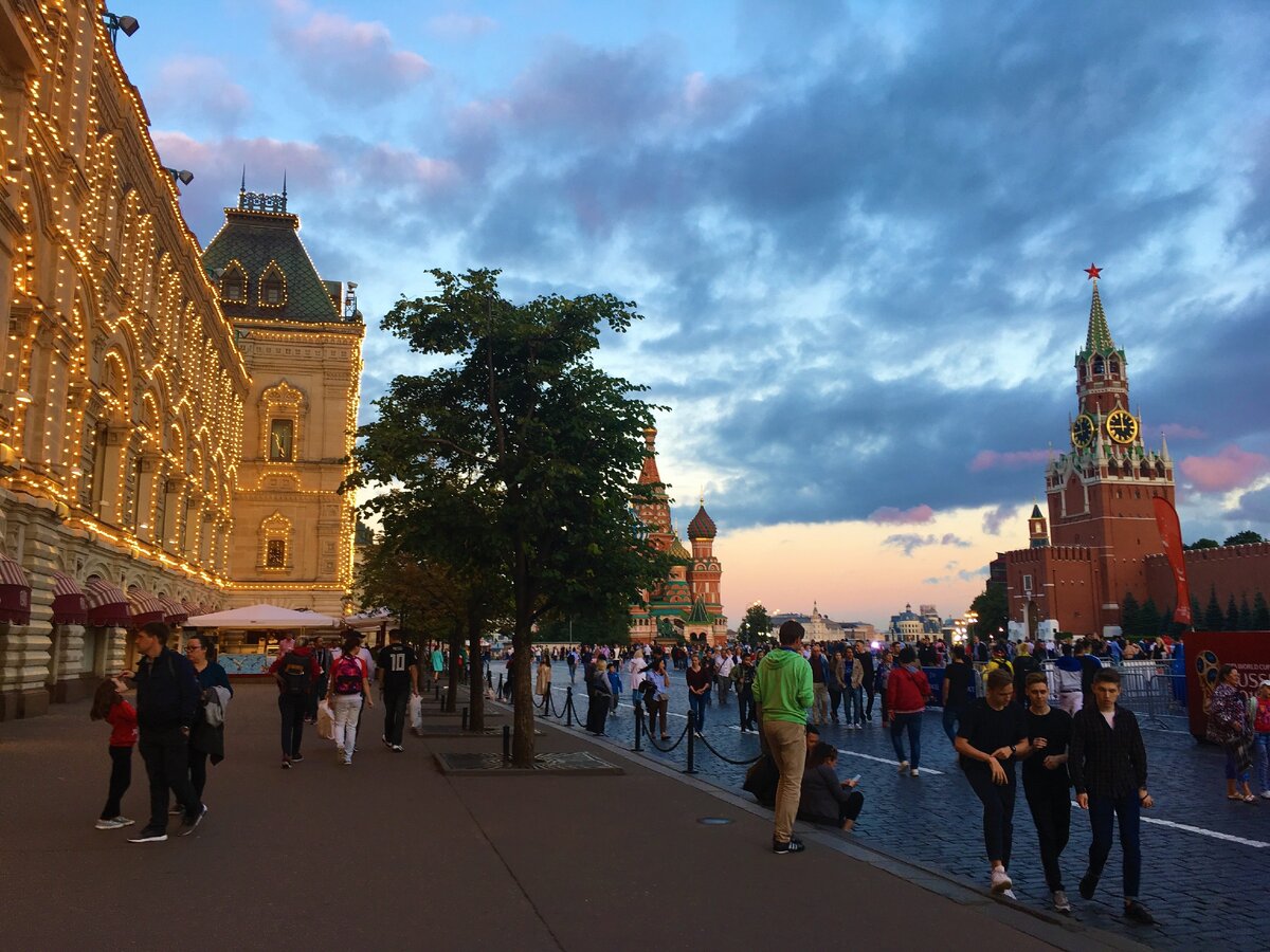 Московский замечать. Увидеть Москву. Как хорошо в Москве. Что можно увидеть в Москве. Какиприезжие видят Москву.