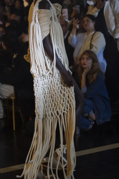 Так выглядит гипербола в вязании: сущность авоськи здесь доведена до предела😳