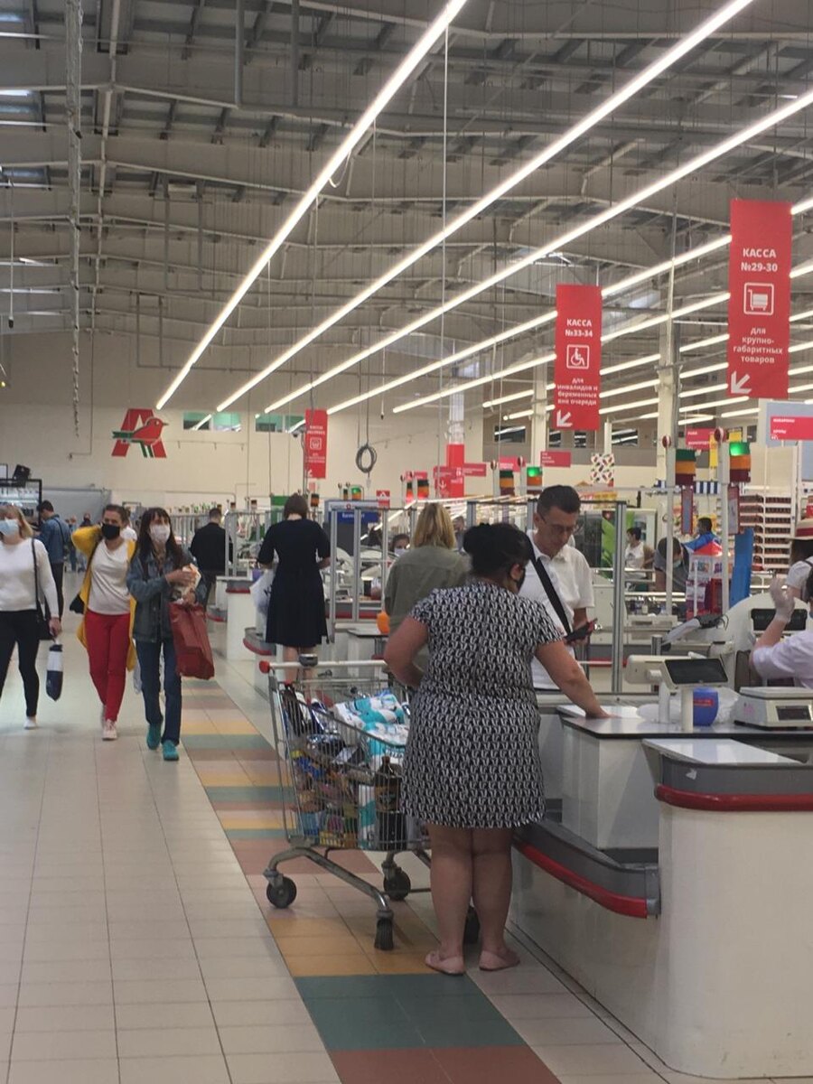 Прикассовая зона гипермаркета Ашан, ул. Дыбенко, 30