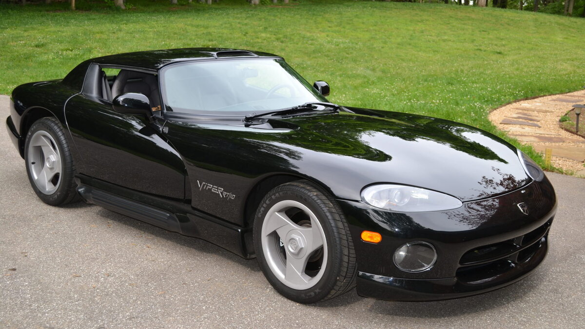 Dodge Viper v8 черная