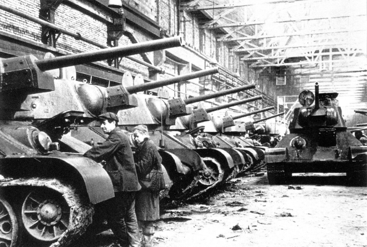 Танки Т-34 на танковом заводе