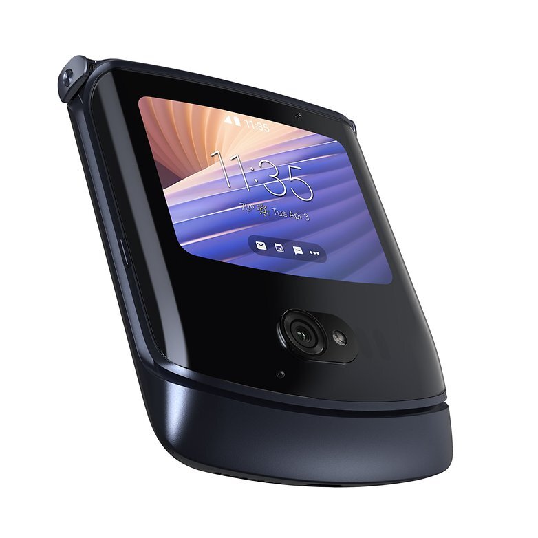 В Razr 5G экран быстрого просмотра находится в центре внимания и больше не предназначен только для чтения уведомлений.