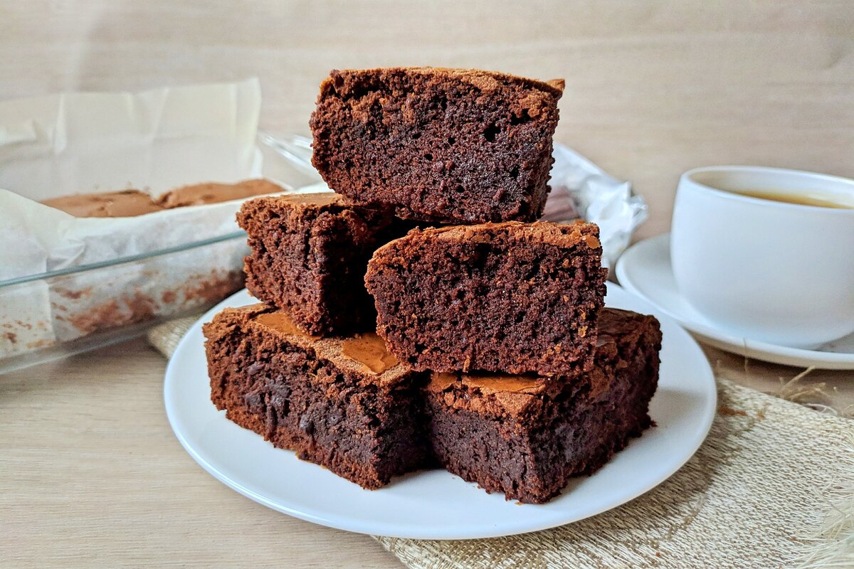 Пп брауни с какао. Торт кондитерская Прохорова шоколадный Брауни. Алгоритм приготовления шоколадного Брауни. Брауни рецепт от Юлии Высоцкой с печеньем и кофе. Брауни шоколадный рецепт в домашних условиях в духовке.