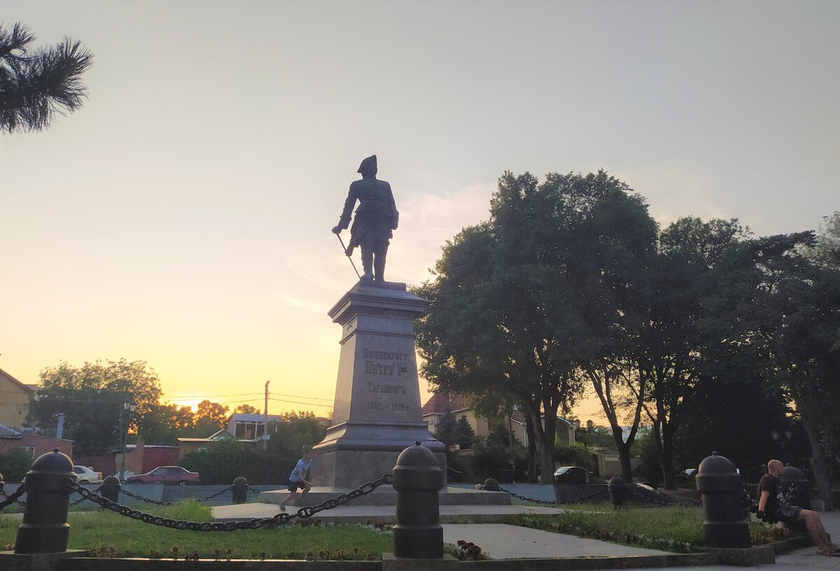 Памятник Петру I в Петровском сквере