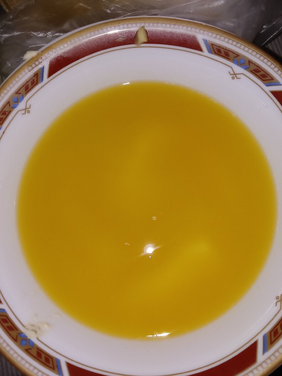 Лучше естественно использовать масло, но если денег нет или временные проблемы в семье можно и маргарин. 