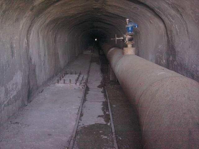 Тоннель длиной 7,5 км в толще горы Ай-Петри для переброски воды в Ялту из водохранилища в посёлке Счастливое.