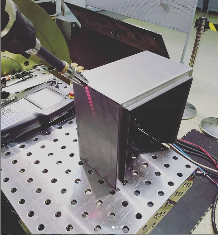 Роботизированный тест лазерного поиска сварного шва для клиента. Датчик ScanSonic TH6D.