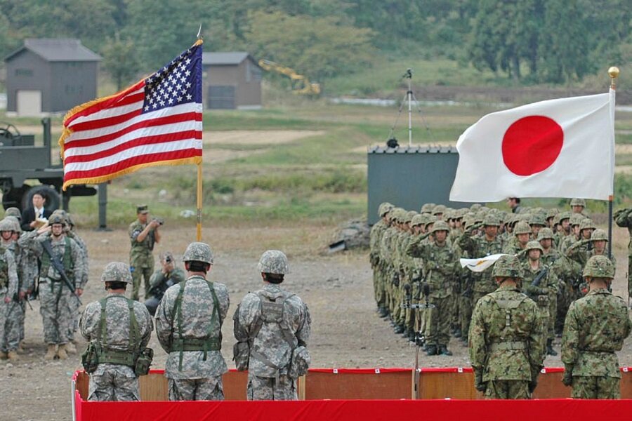Жители Окинавы испытывают беспокойство из-за баз США, сил самообороны