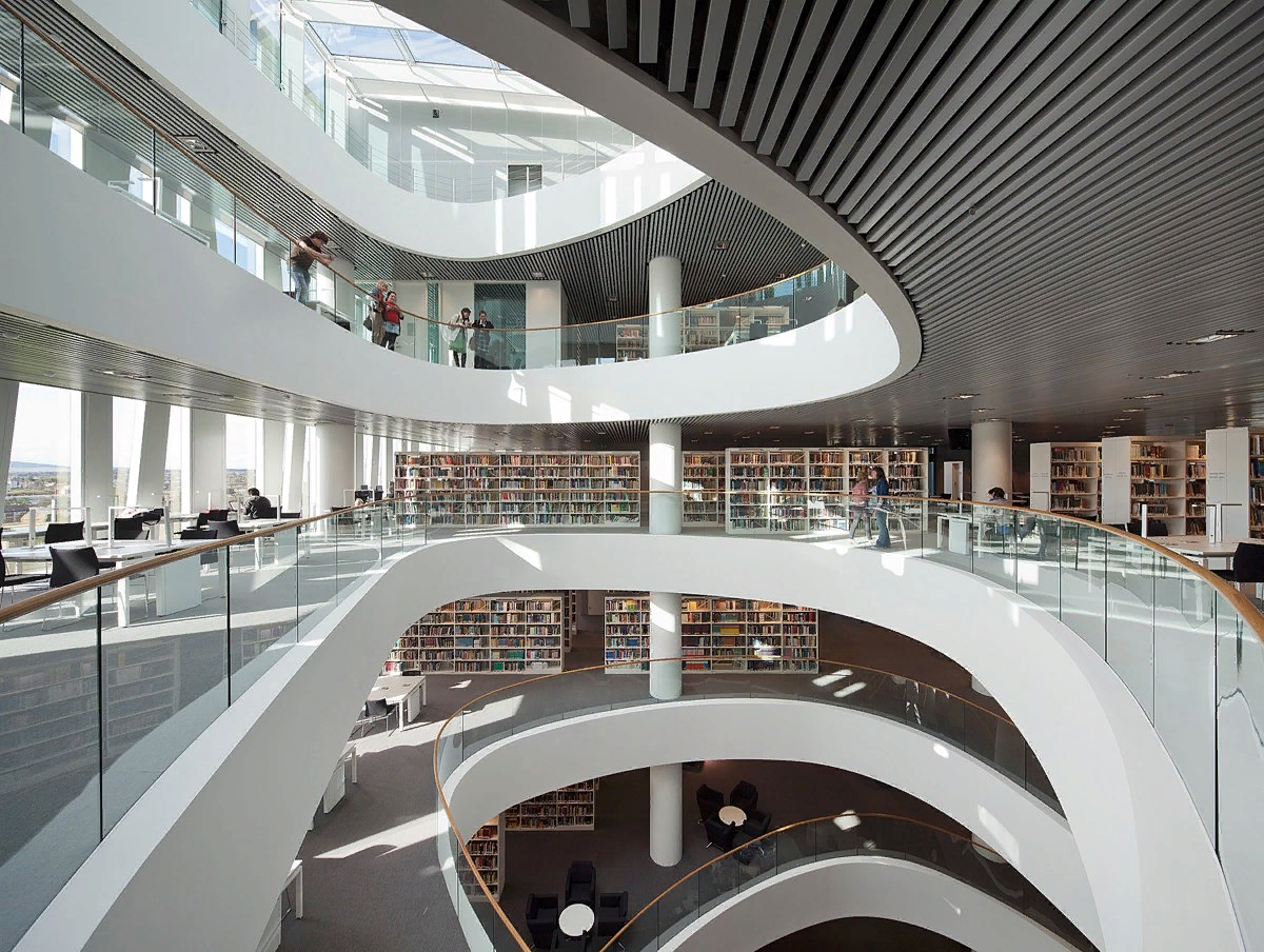 Metal library. Библиотека университета Абердин. Библиотека Абердинского университета Шотландия. University of Aberdeen библиотека. Атриум библиотеки.