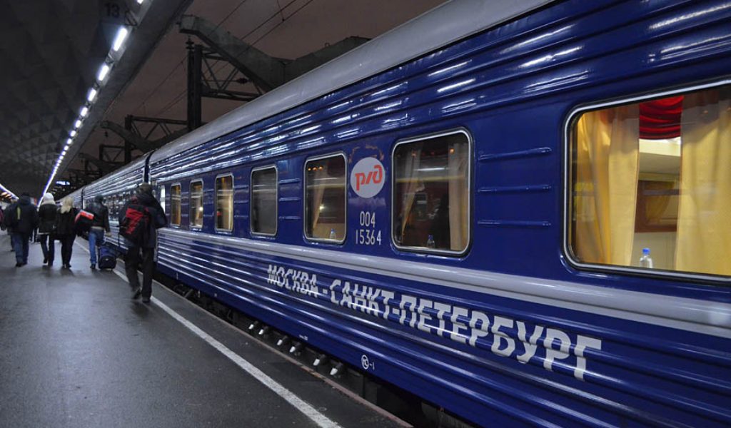 Поезд 020у москва санкт петербург. Поезд Москва Санкт-Петербург. Поезд Москва Питер. Поезд экспресс. Экспресс Москва Санкт-Петербург.