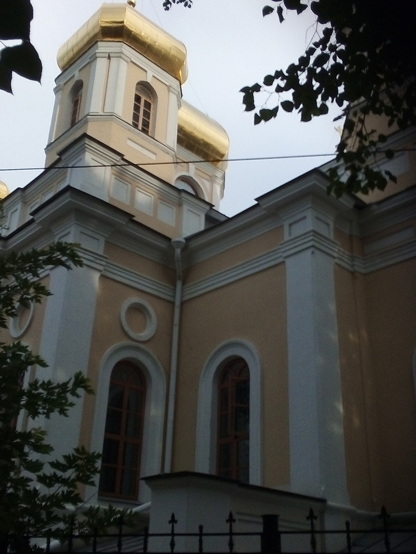 Нижегородское Дивеевское подворье - храм в честь Трёх святителей. 