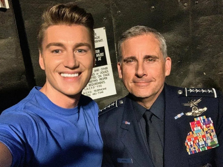 Алексей Воробьёв и Стив Карелл. фото из открытого источника "Яндекс. Картинки." 