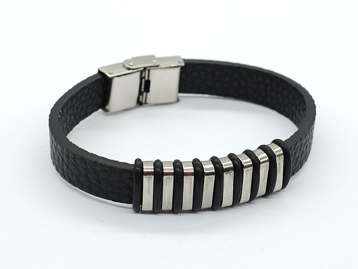 Невероятно, но молодёжь покупает такие украшения. Причём, цепляют их сразу же после покупки. Да ещё ищут во всём этом философский контент. Я, говорит парень своему другу, именно этот браслет выбрал, потому что он, как жизнь, полосатый. Видишь: чёрная полоса, потом светлая, потом мрачная, потом яркая. Словом, как и вся наша жизнь.