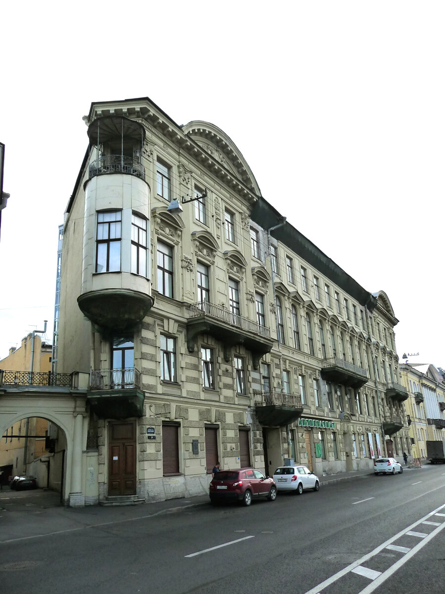 Дом Безобразовых, доходный дом Н.И. Яха, наб.Фонтанки 24