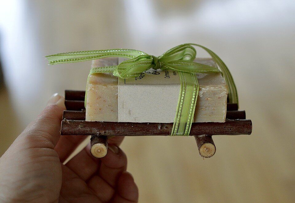 такой подарок может притянуть в жизнь  неприятности