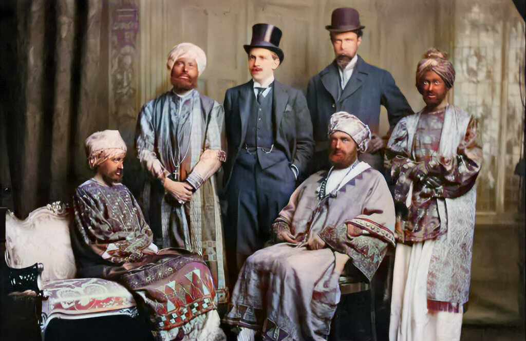 Лжеправитель Абиссинии и его свита. Слева на снимке находится Вирджиния Вульф, сам же переводчик-Коул – усатый мужчина в цилиндре.