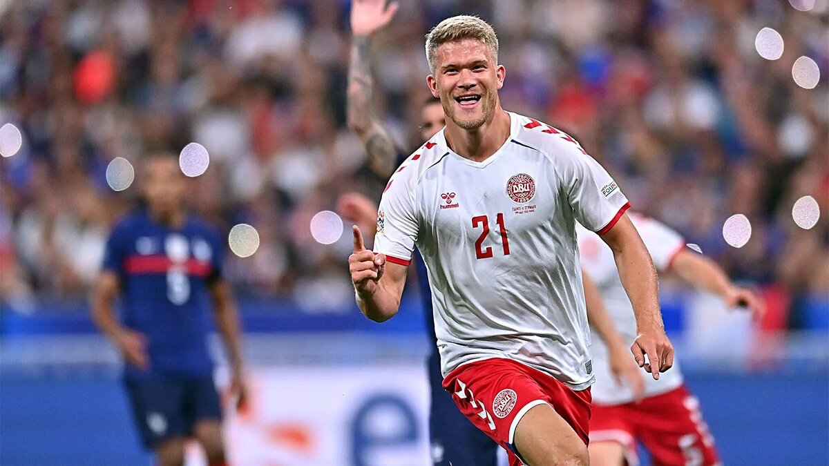 Чемпион Турции, кстати, в составе "Трабзонспора", стоит как Зобнин примерно