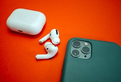 Способ, который точно сработает. На днях мы сообщили, что все модели AirPods рекордно подешевели. С одной стороны, отличная новость — даже в кризис гарнитуры можно приобрести по адекватным ценам.