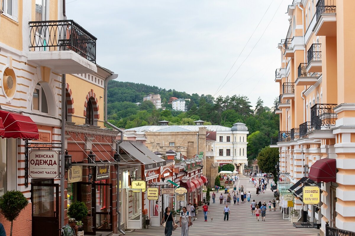 Старый жилой фонд выглядит очень привлекательно! Но квартиры надо проверять с лупой