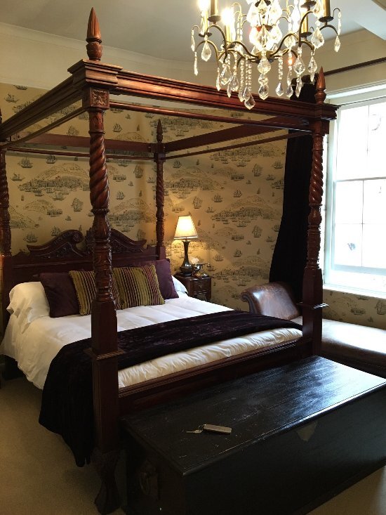 Одна из комнат паба The Wykeham Arms, может та самая, где и останавливался когда-то лорд Нельсон. Фотография из открытого источника. 