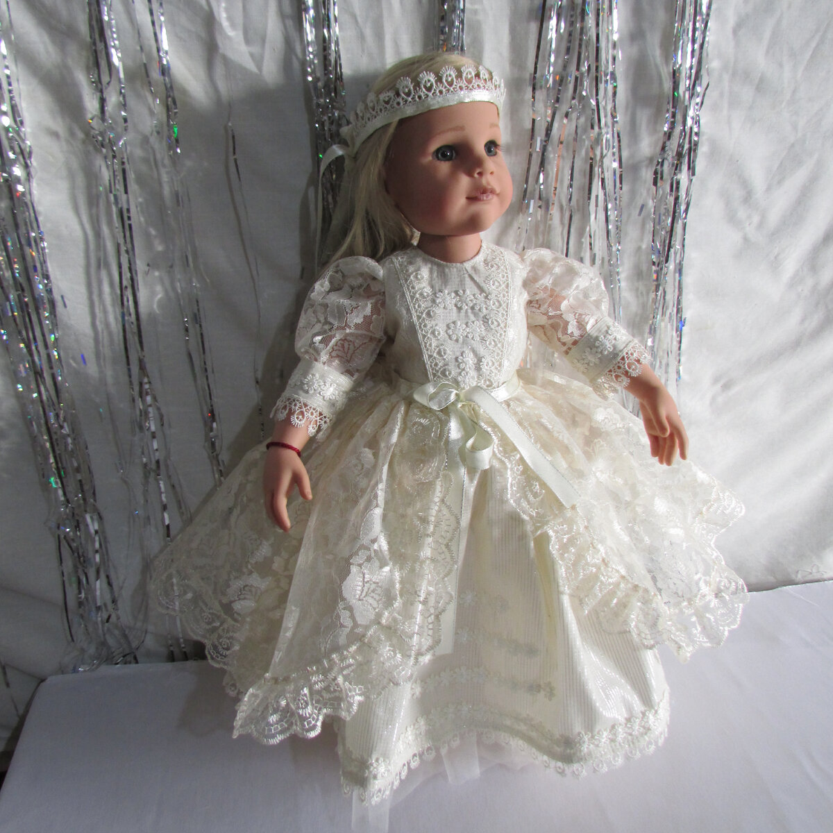 Это кукла фирмы Готц. Бальное платье я сшила сама. Фото автора.