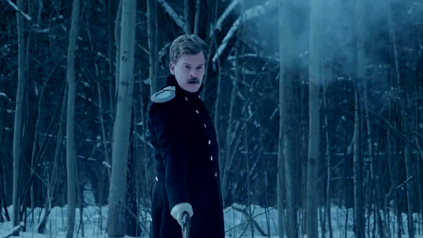 Дантес стреляет первым и... ранит Пушкина в левое плечо.