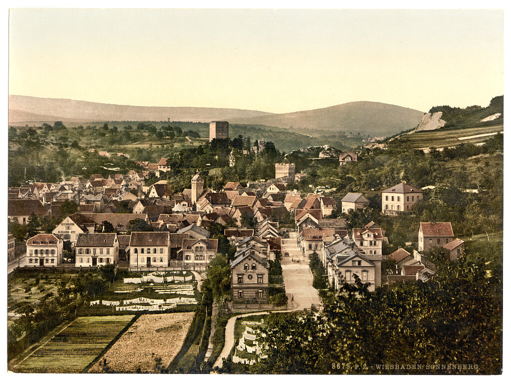 Вид на Висбаден с руинами замка Зонненберг, фото 1890-х гг. 