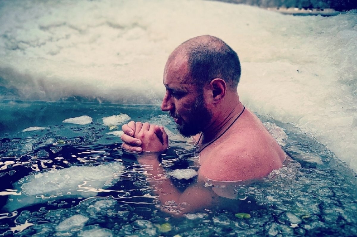    Моржеванием увлекаются люди всех возрастов.