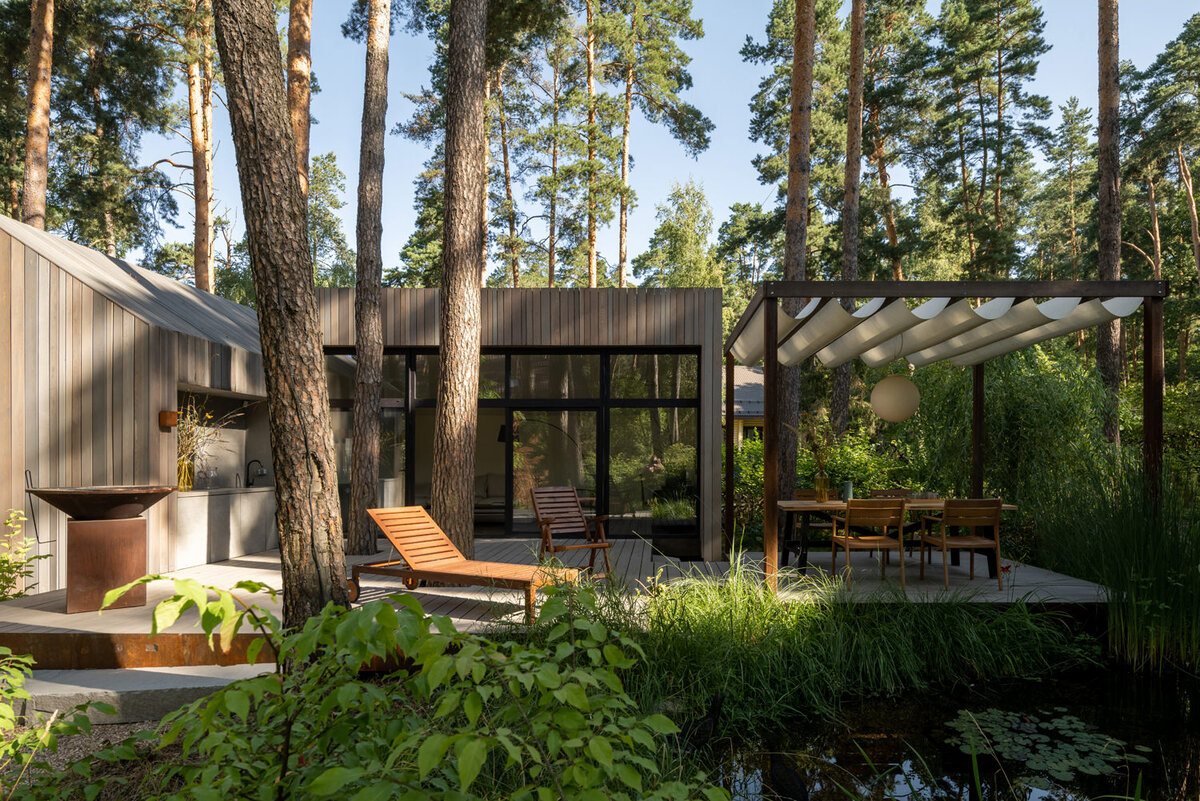 Патио в коттеджном поселке «Заповедный бор» по дизайну Бюро А4.