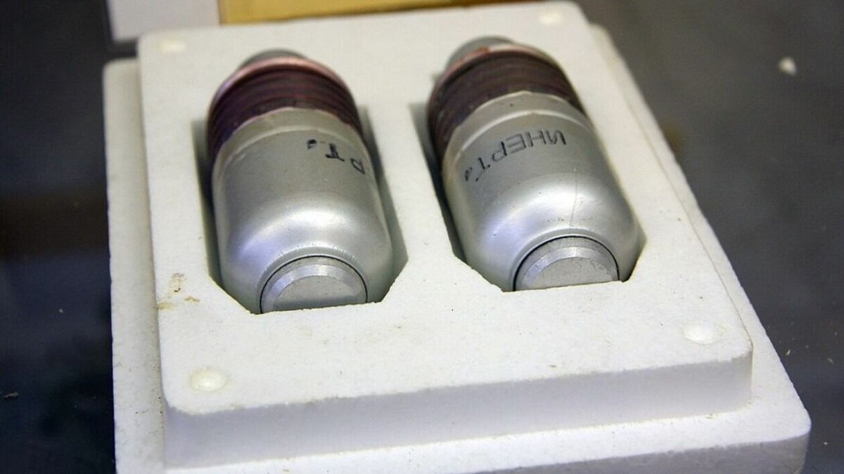     По информации Telegram-канала Shot, 53-летний житель Минеральных Вод на Первомай отправился в лес за грибами, но вместо них нашел сумку с 35 гранатами.